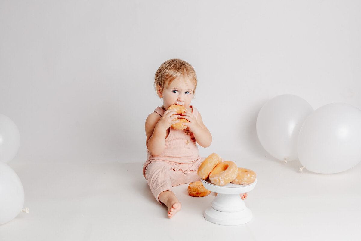Chelsey-Kae-Photography-Guelph-Cake-Smash-Milestone-Session-3103