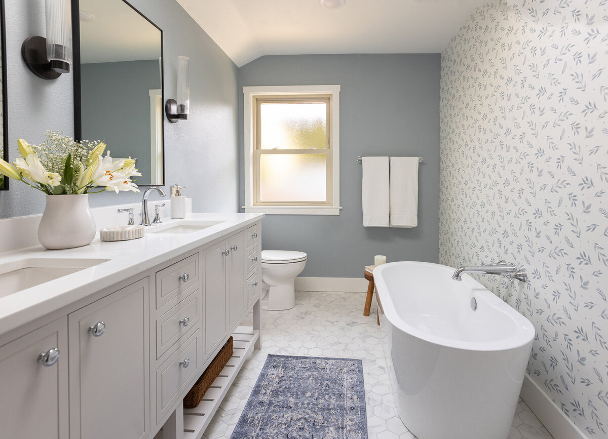 Blue and white coastal, floral bathroom, 1