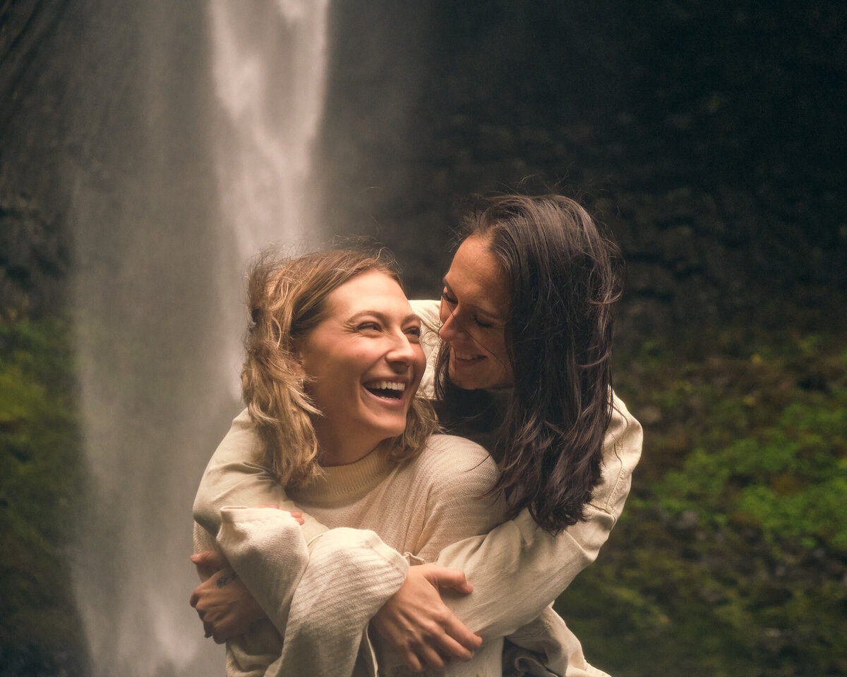 Washington_Waterfall_Queer_Couple_Photoshoot-10
