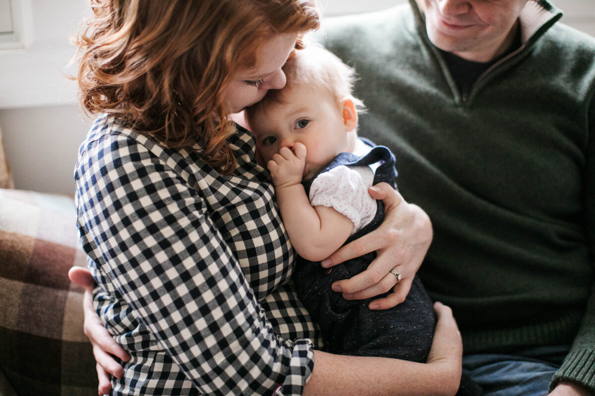 candid-natural-boston-newborn-family-photographer-zev-fisher-030