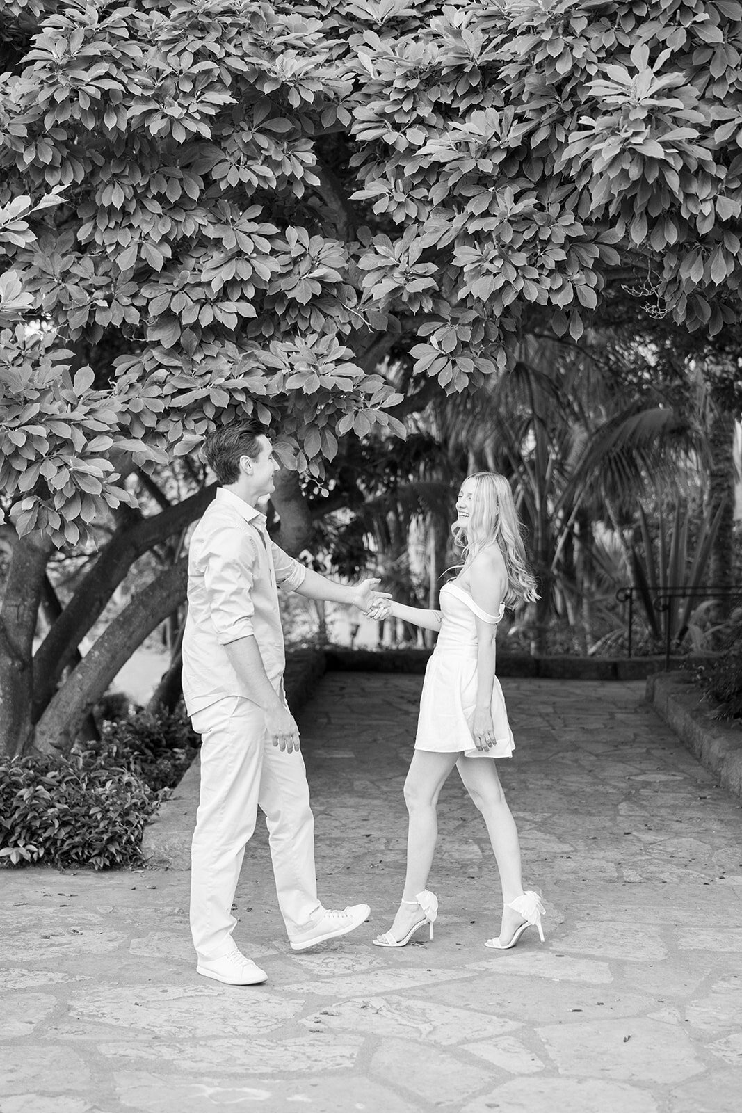 santa-barbara-courthouse-engagement-photos-051_websize