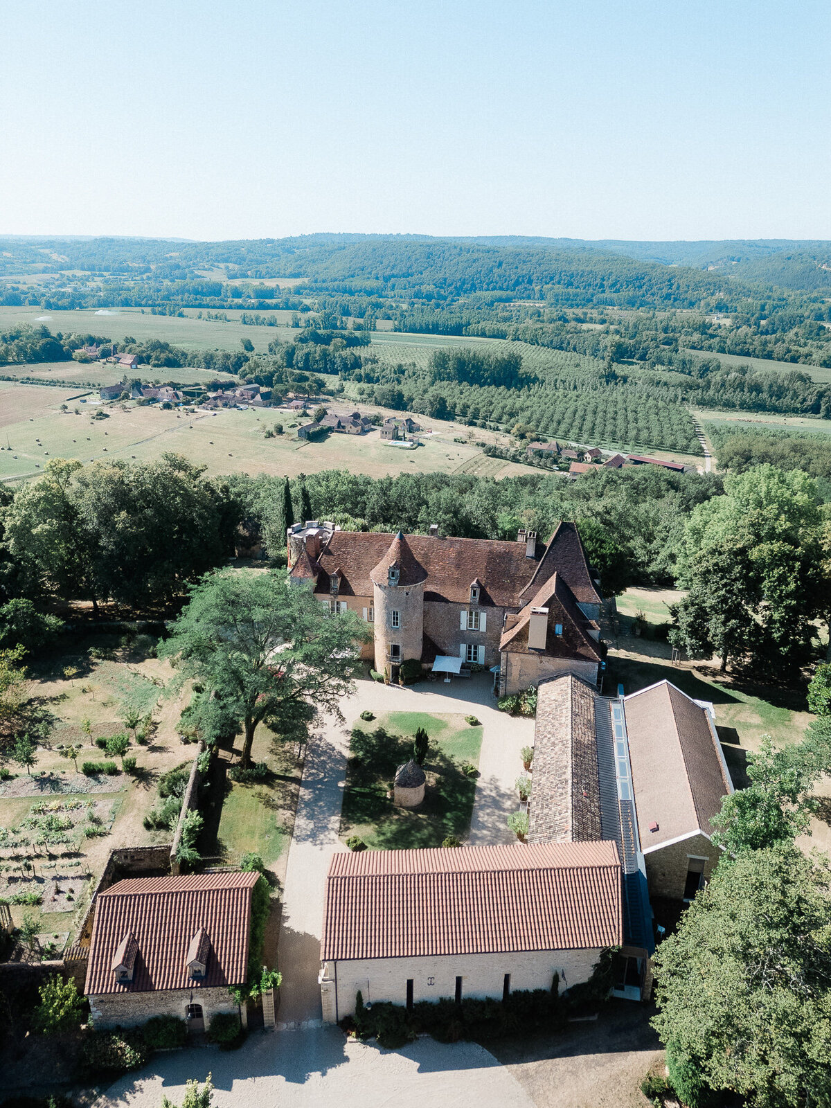 Modern_Chic_Chateau_Valouze_Destination_Wedding_Photographer-40