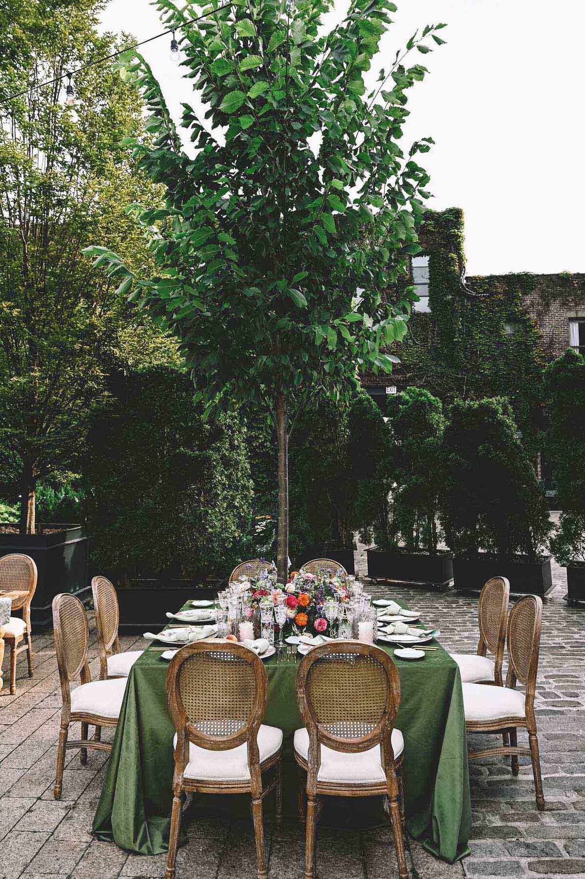 jaclyn-fisher-events-planning-colorful-summer-garden-wedding-in-nyc-125