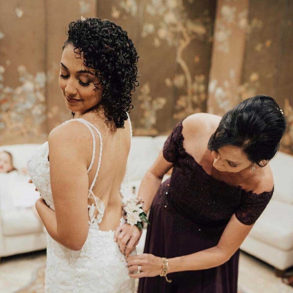 Latina bride in makeup getting ready