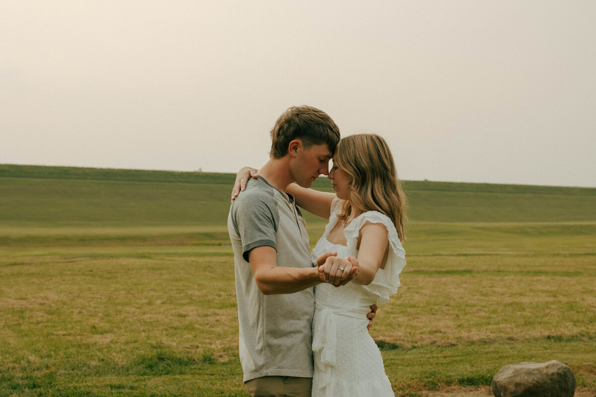 Aullwood Garden Metro Park in Dayton, Ohio at sunset doing engagement portraits