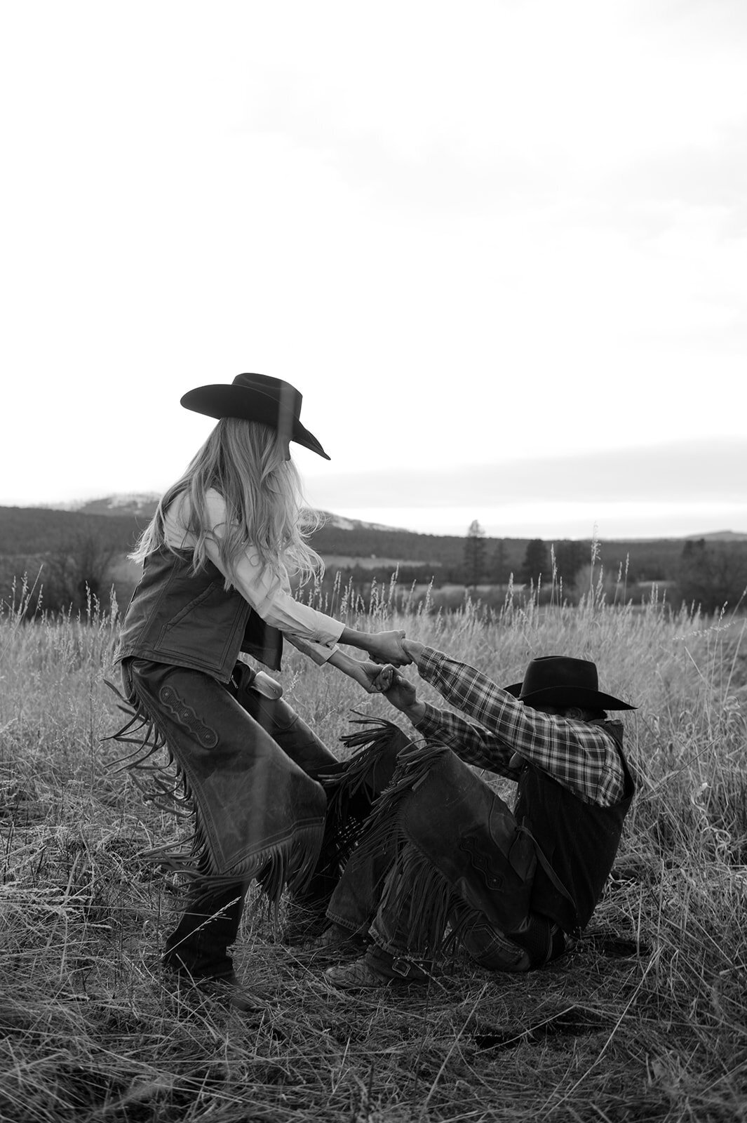 presley-gray-photo-montana-western-ranch-couples-photoshoot-2282