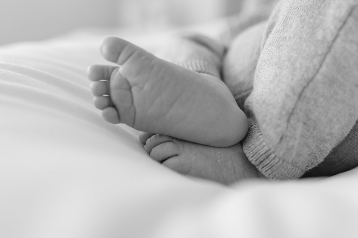 newborn baby detailed photo of feet