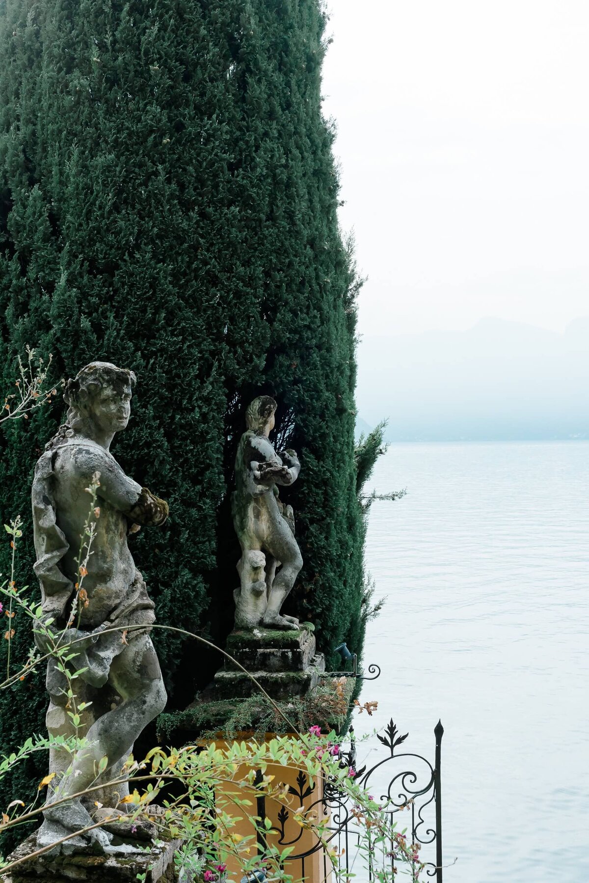 Destination Wedding Photographer Anna Lundgren in Stockholm Wedding in Lake Como Villa La Cassinella elopement_011