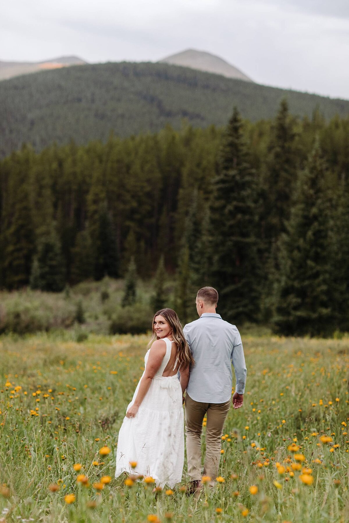 Colorado- mountain-engagement-photos-wildflowers_0013
