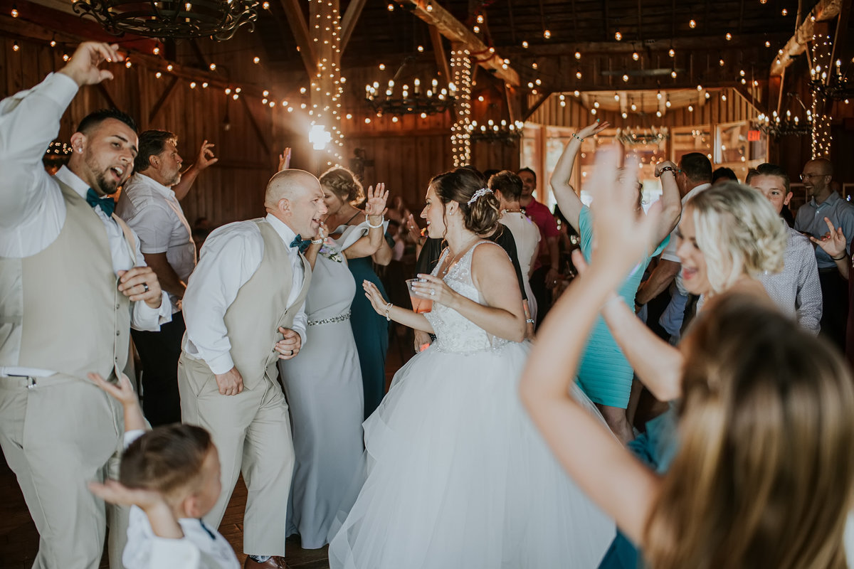 bride groom dancing