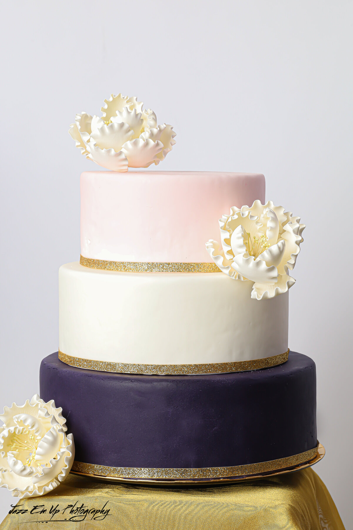 3. Color Theme Wedding Cake