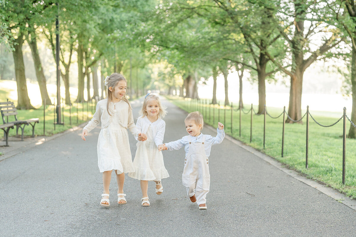 kids running at the park during Warrenton, Virginia family session