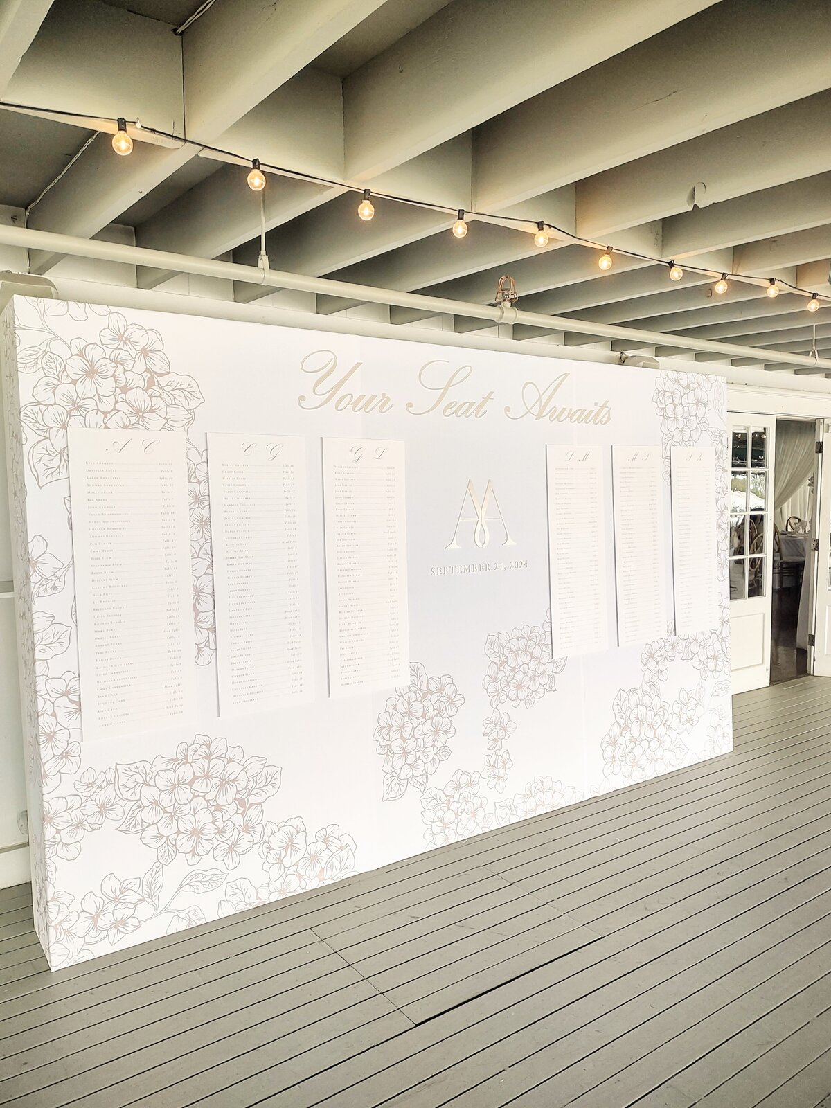 neutral-hydrangea-seating-chart-display