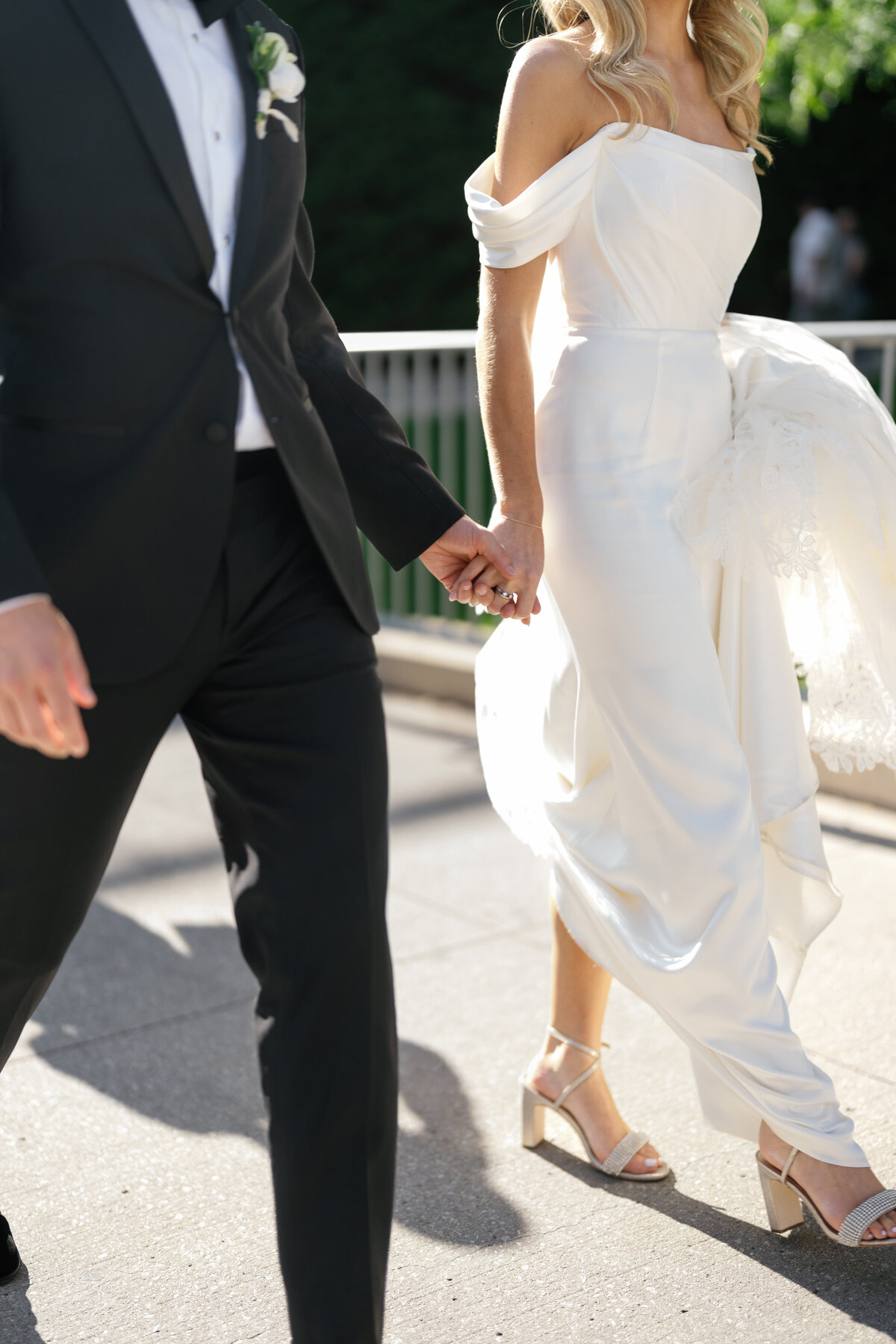 Aspen-Avenue-Chicago-Wedding-Photographer-Chicago-Athletic-Association-Simplicitee-XO-Design-Co-St-Mary-of-the-Angels-Church-Anomalie-Beauty-Timeless-Vogue-107