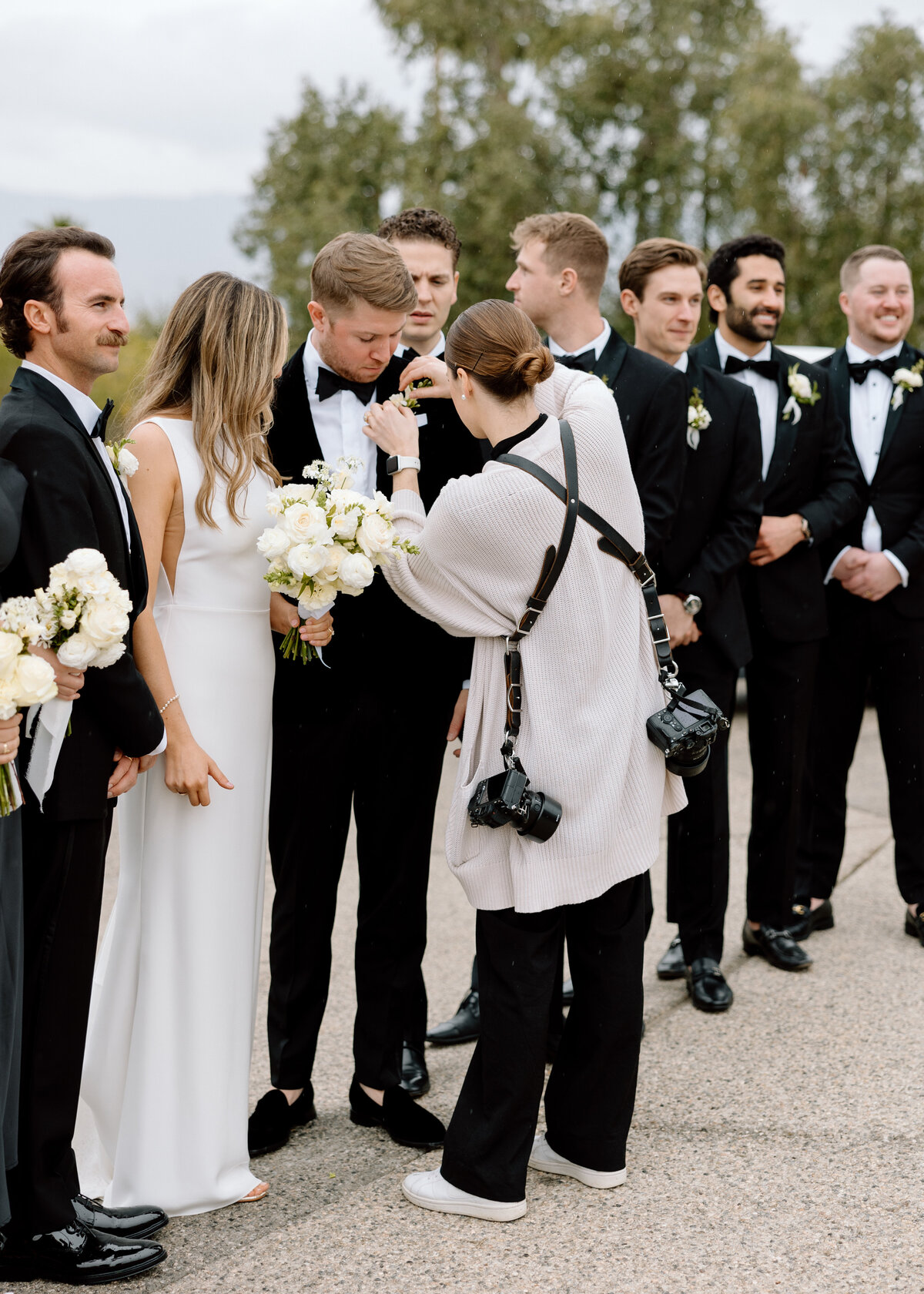 photographer pinning on boutonniere