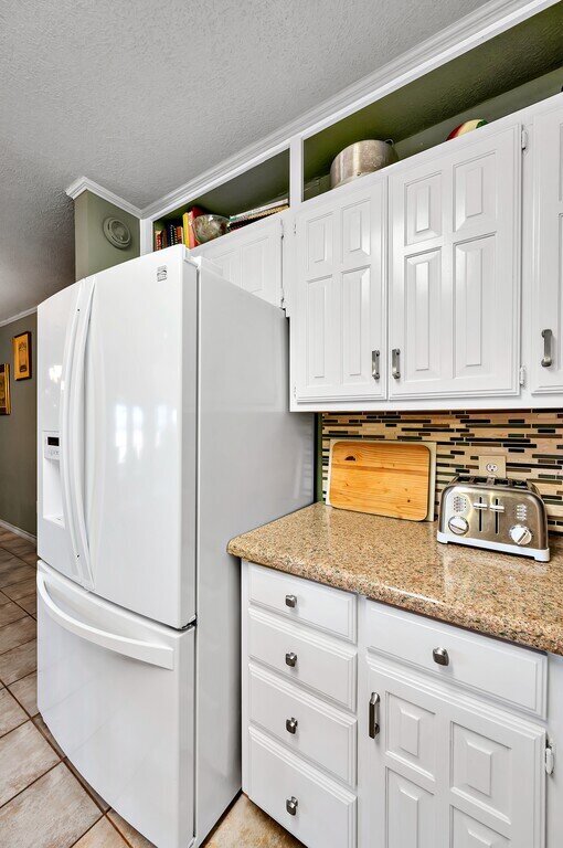 Fully stocked kitchen in this three-bedroom, two-bathroom vacation rental home with hot tub, firepit, and free WiFi just minutes from Lake Waco.