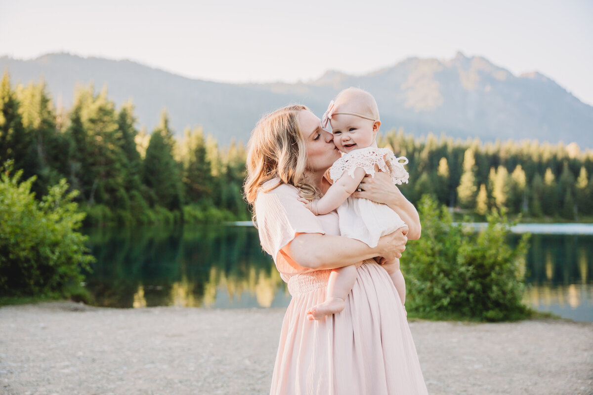 Tayler's Gold Creek Pond Family Session6