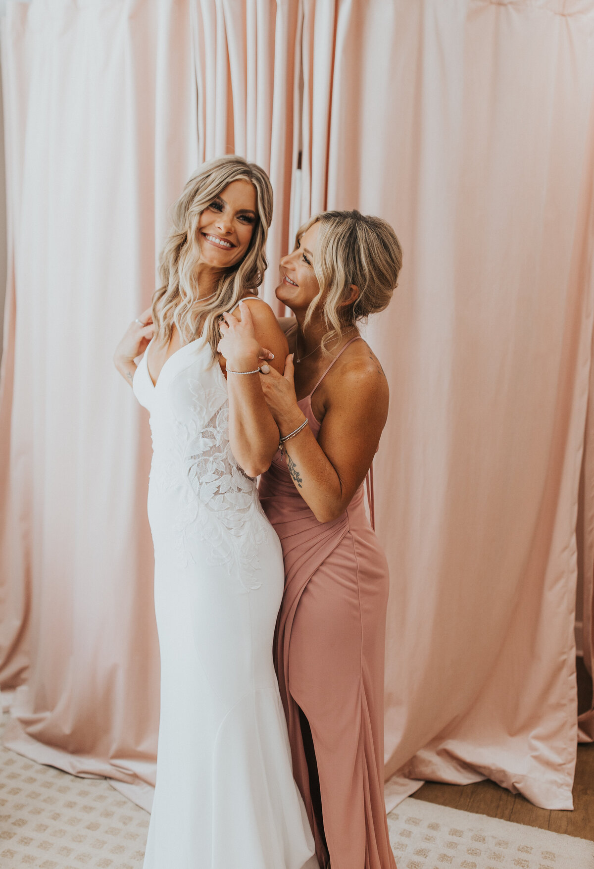 bride-mom-wedding-photos