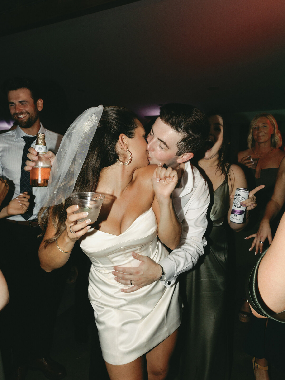 wedding-at-oswego-hills-vineyard-winery-portland-oregon-by-the-tenneys-photography-48