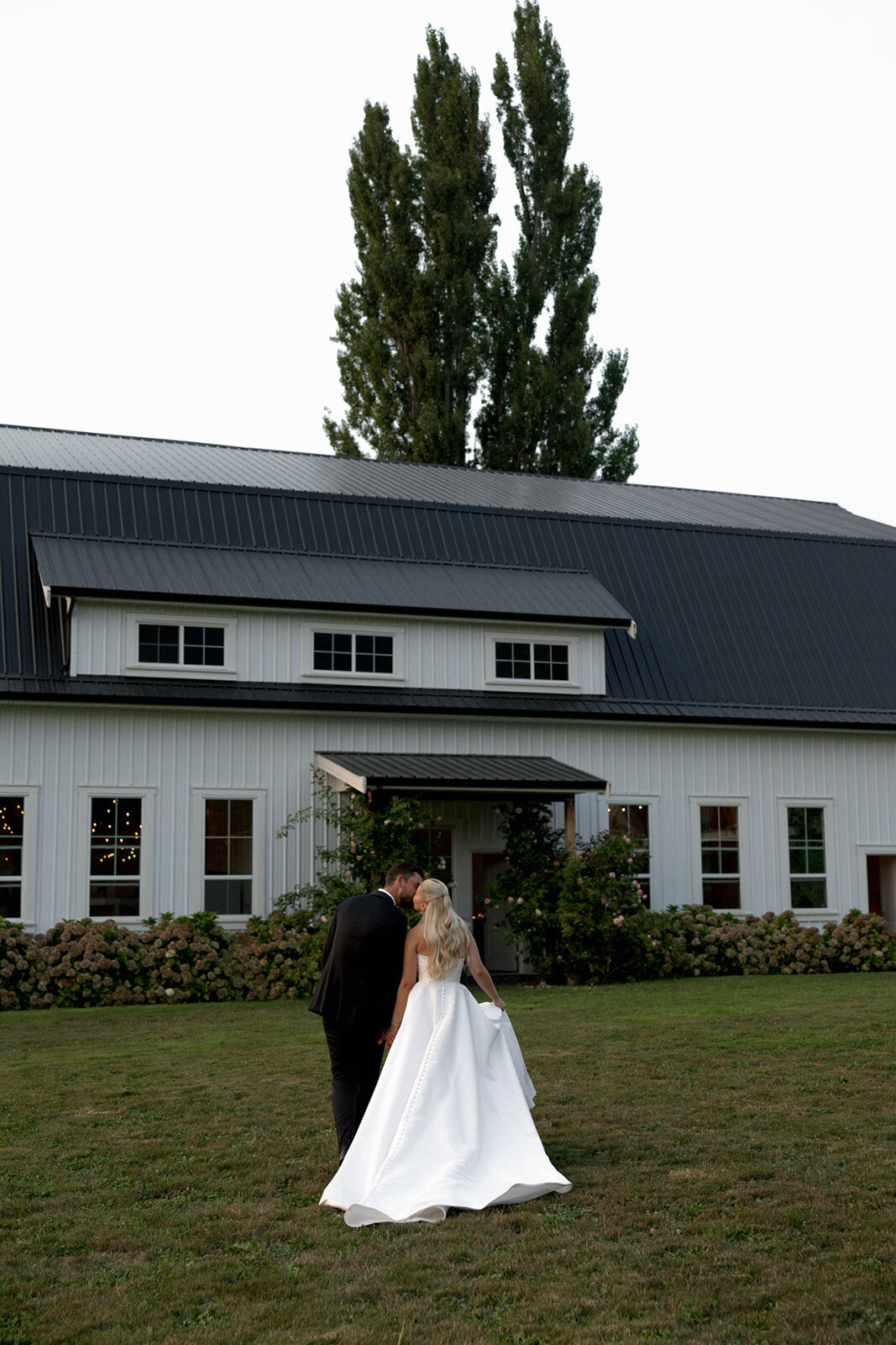 white-farm-wedding-48