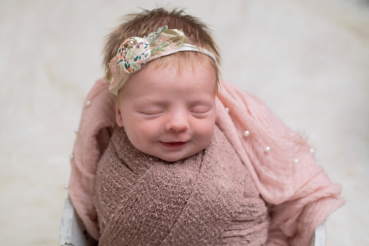 cuyahoga-falls-newborn-photography-smiling-girl