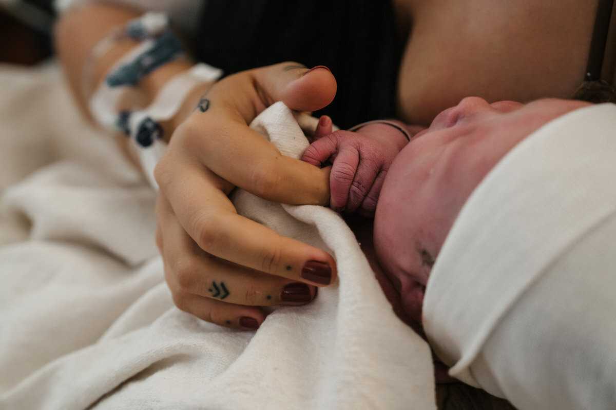 surrogate-hospital-birth-photography-e-064