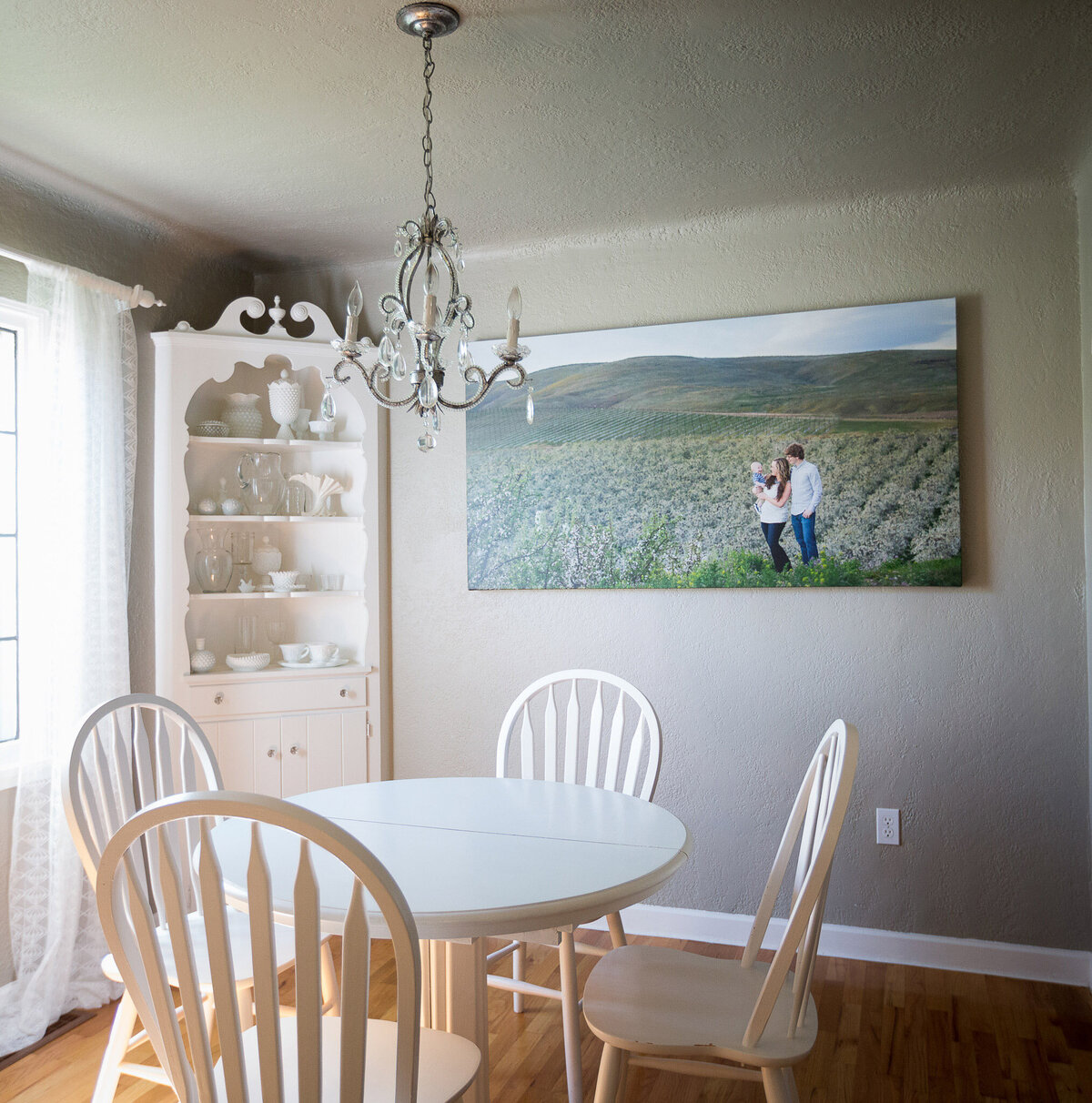 Canvases in rooms_15
