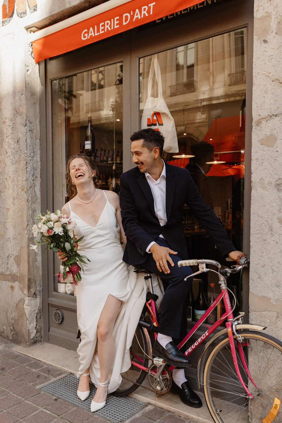 Anais-et-Nicolas-mariage-couple-galerie-d-art-lyon