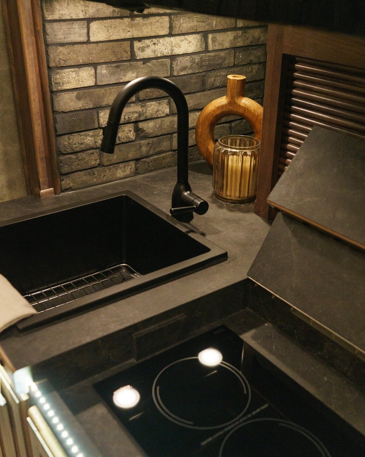 luxury-horse-trailer-kitchen-missouri-3