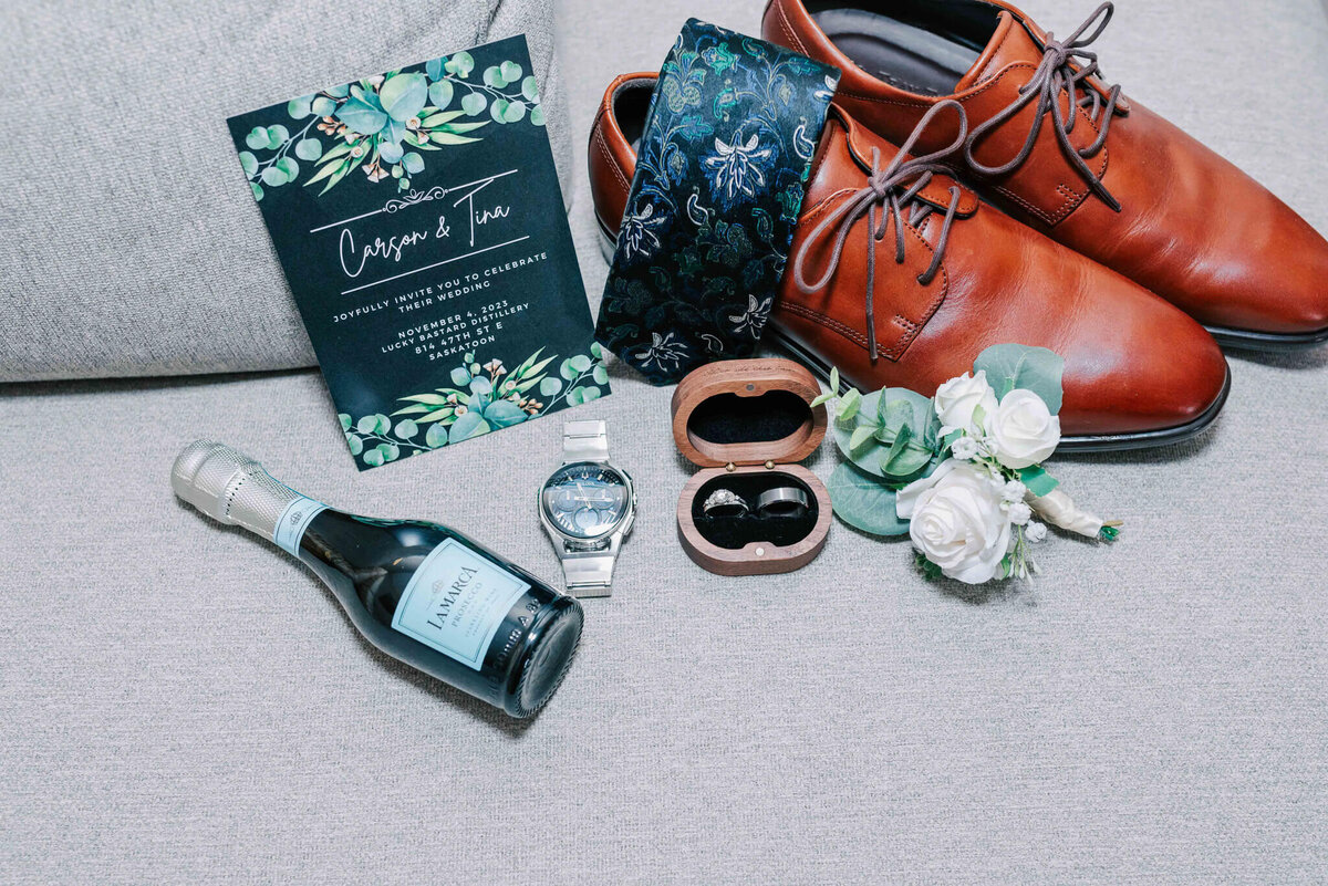 Grooms wedding day details. 