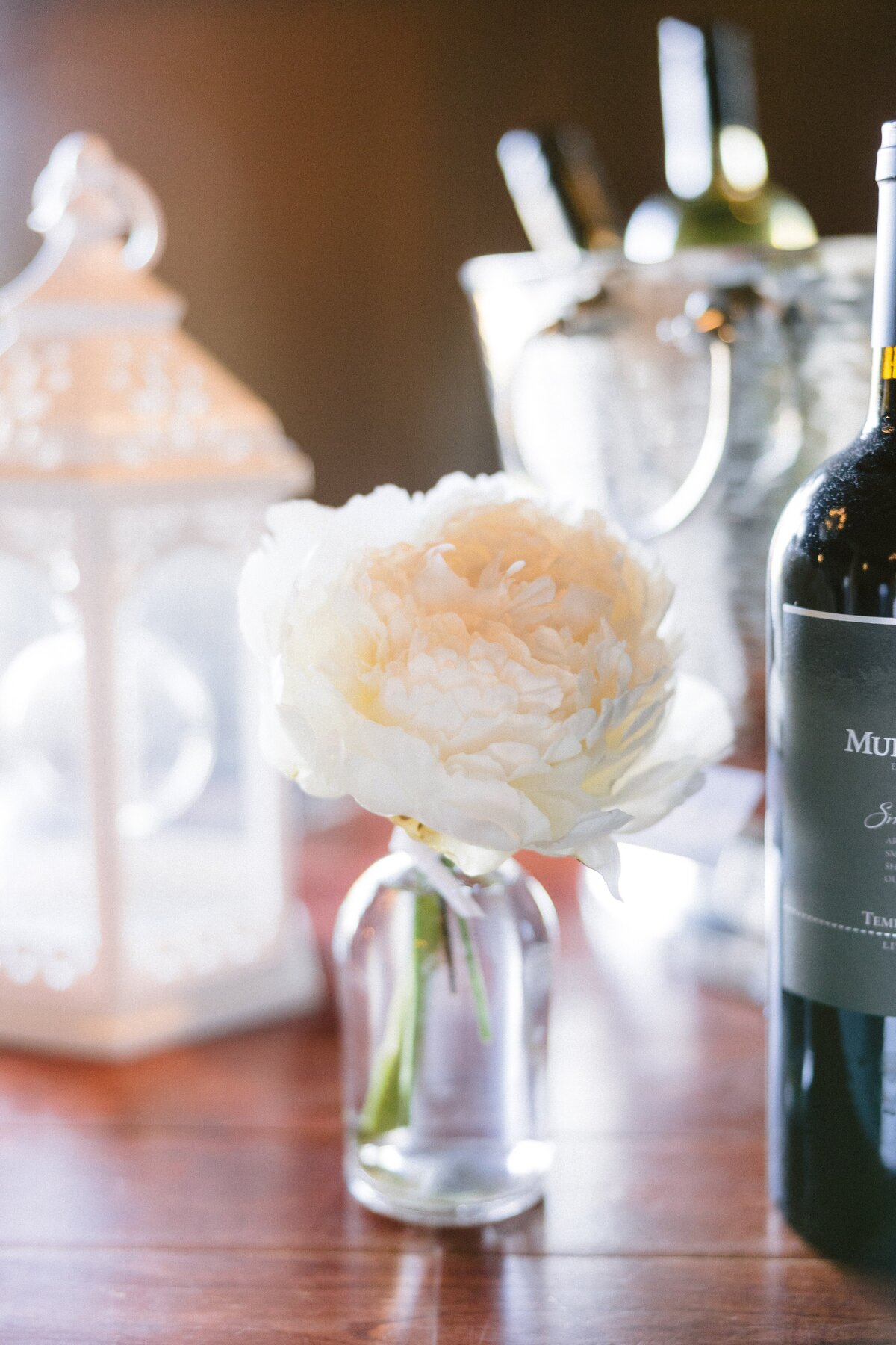 garden roses, peonies, bud vase, bar arranement