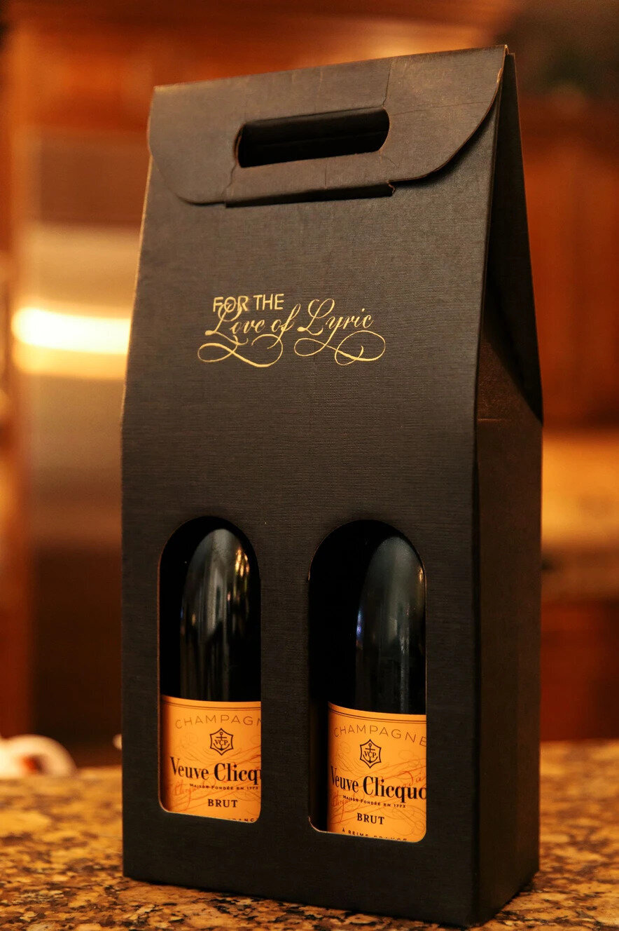 gift-packaging-calligraphy