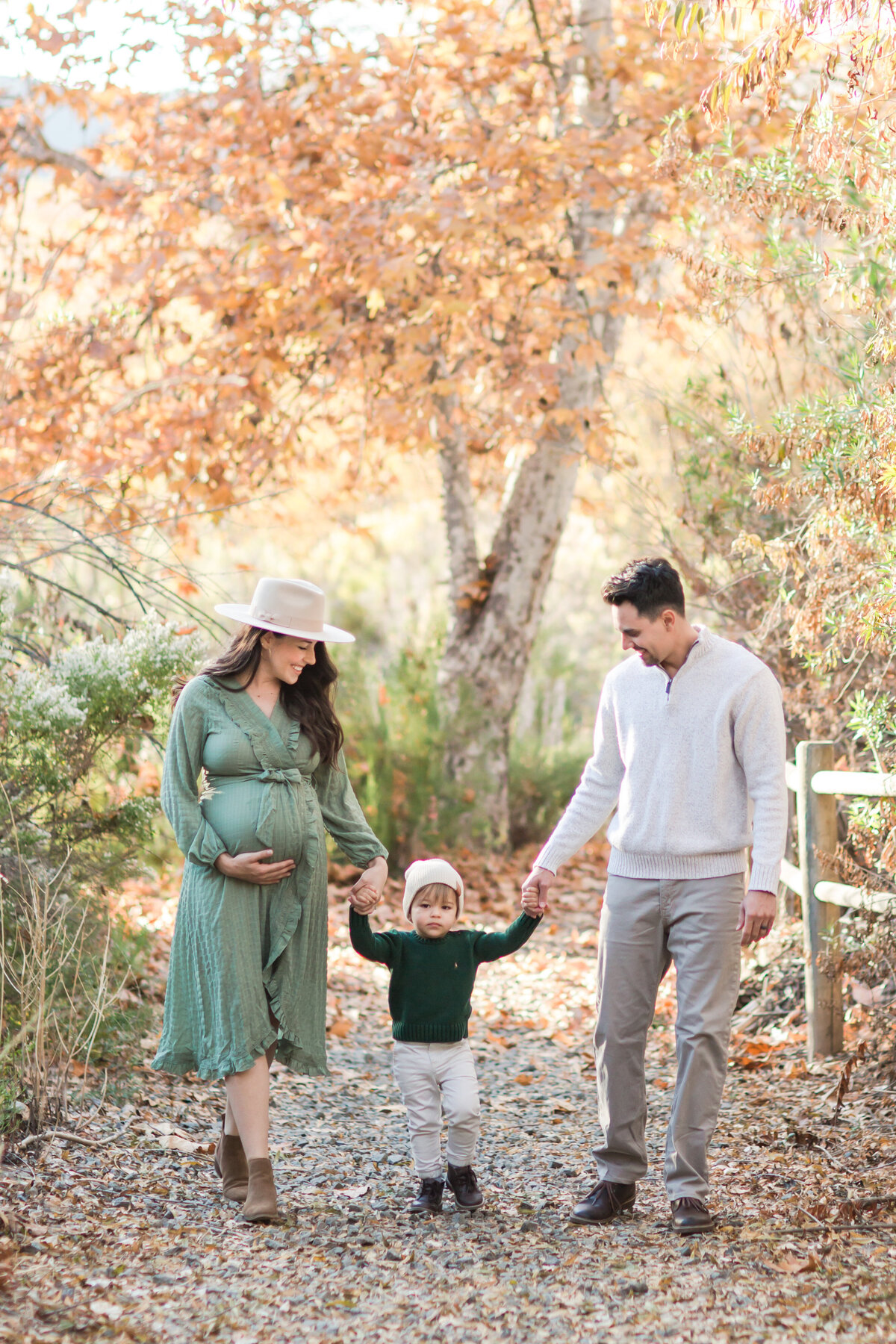 maternity-photography-san-diego-family-walking