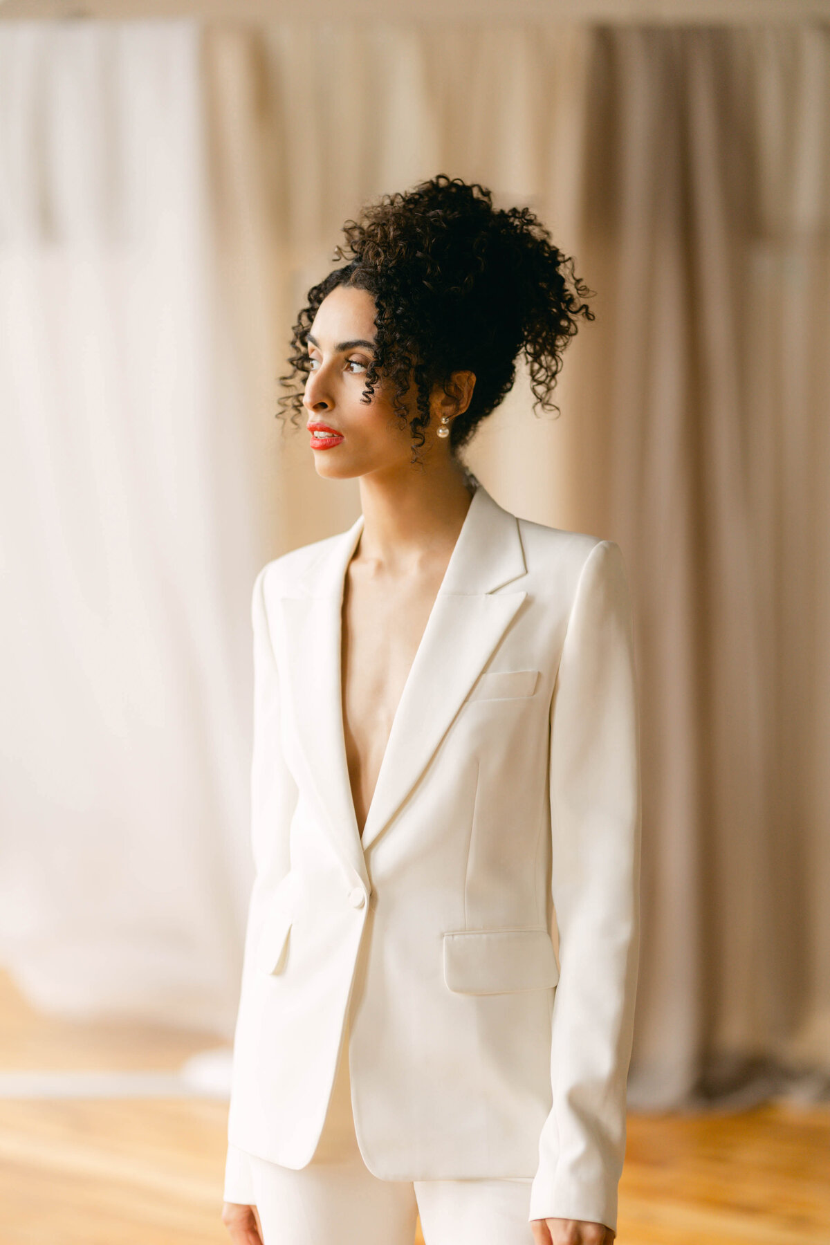 515-Cool-Girl-Bride-Inspiration-at-Toronto-Carpet-Factory-Creative-7