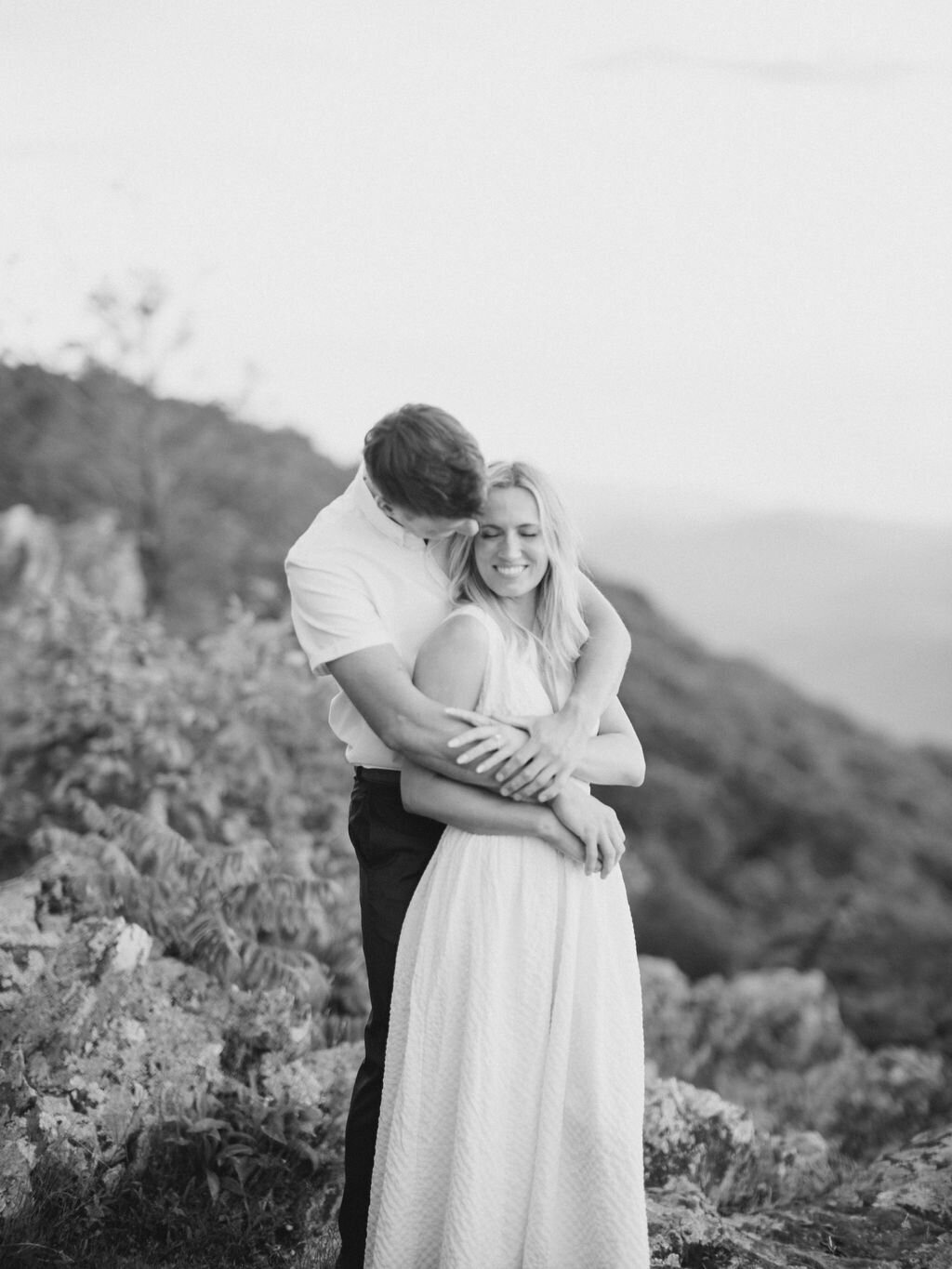 Hannah&Andrew_CharlottesvilleEngagementSession_FINAL-180