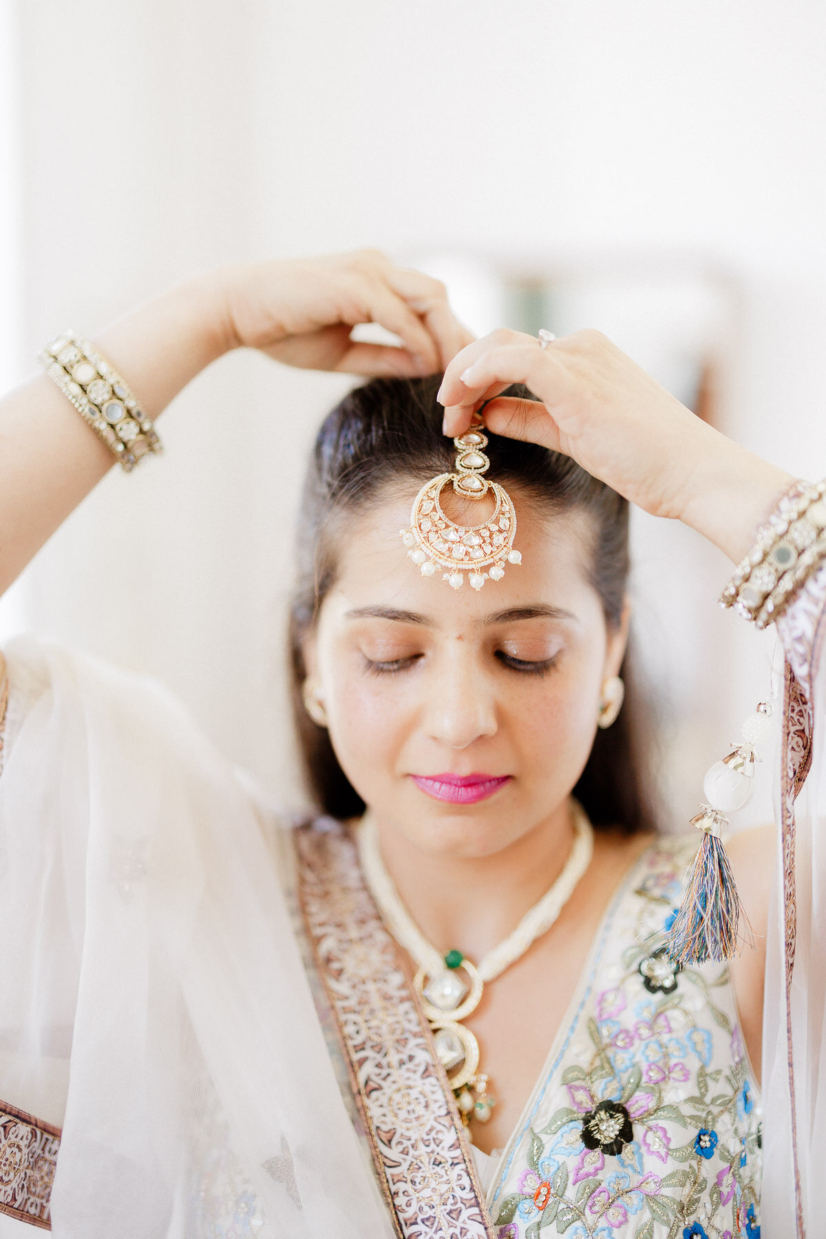 Modern_Chic_Chateau_Valouze_Destination_Wedding_Photographer-15