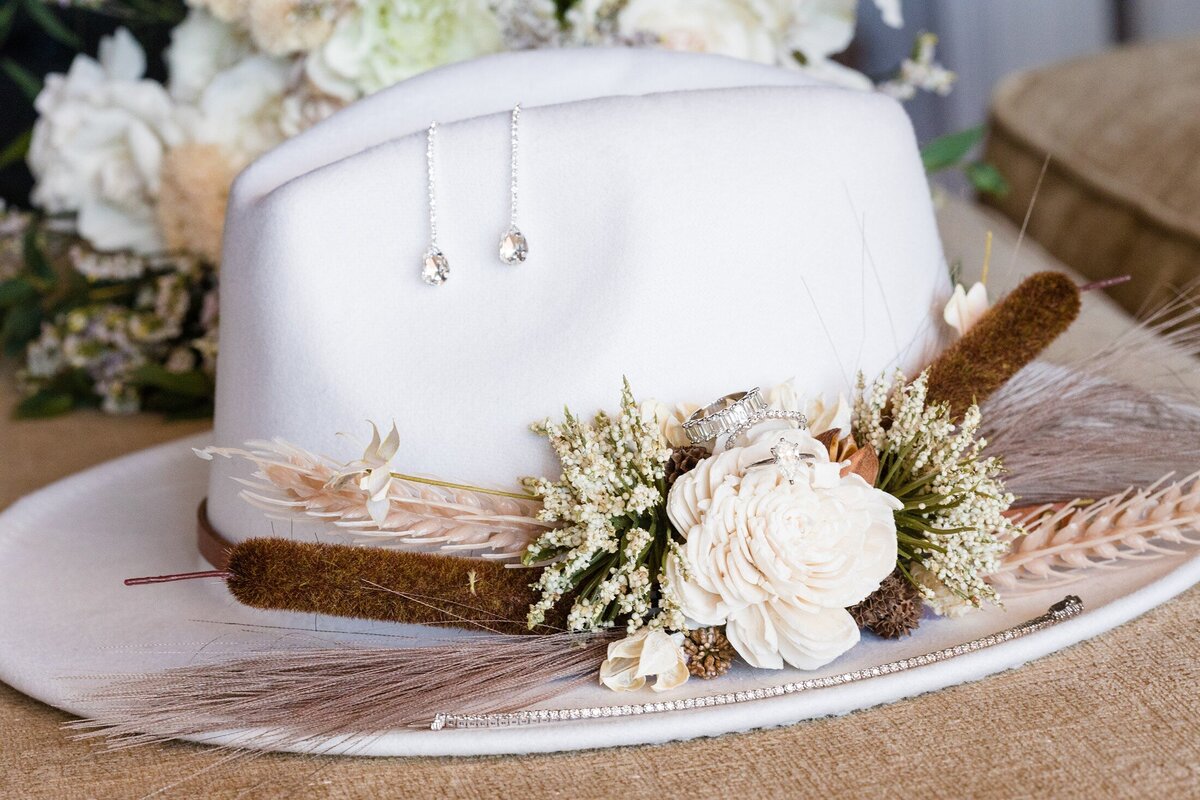 Cathedral_Rock_elopement_Sedona_AZ_Danielle_Holman_Wedding_Photography_LBGTQ_0001