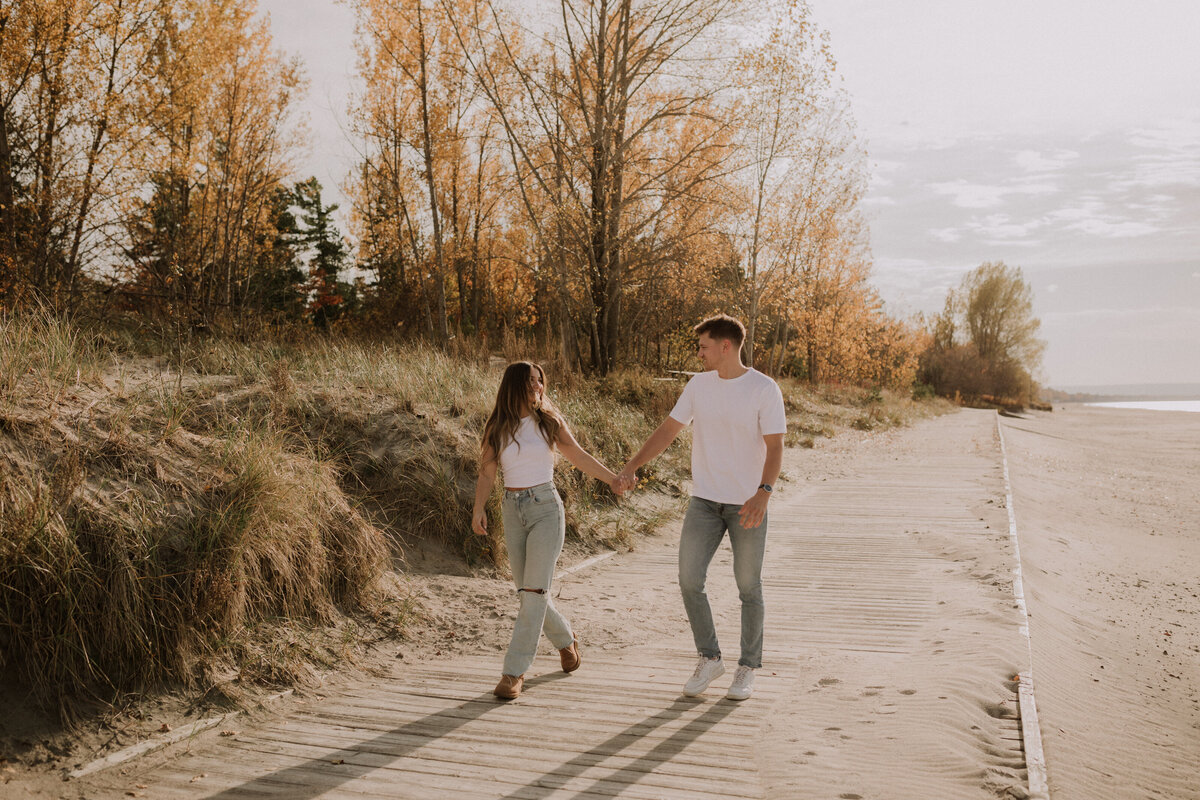 brooke-max-engagement-fall-autumn-wasaga-beach-sunset-barrie-lake-4
