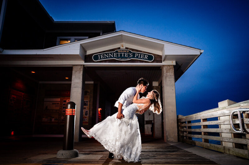 finer-points-coastal-kitty-hawk-wedding-jennettes-pier00017