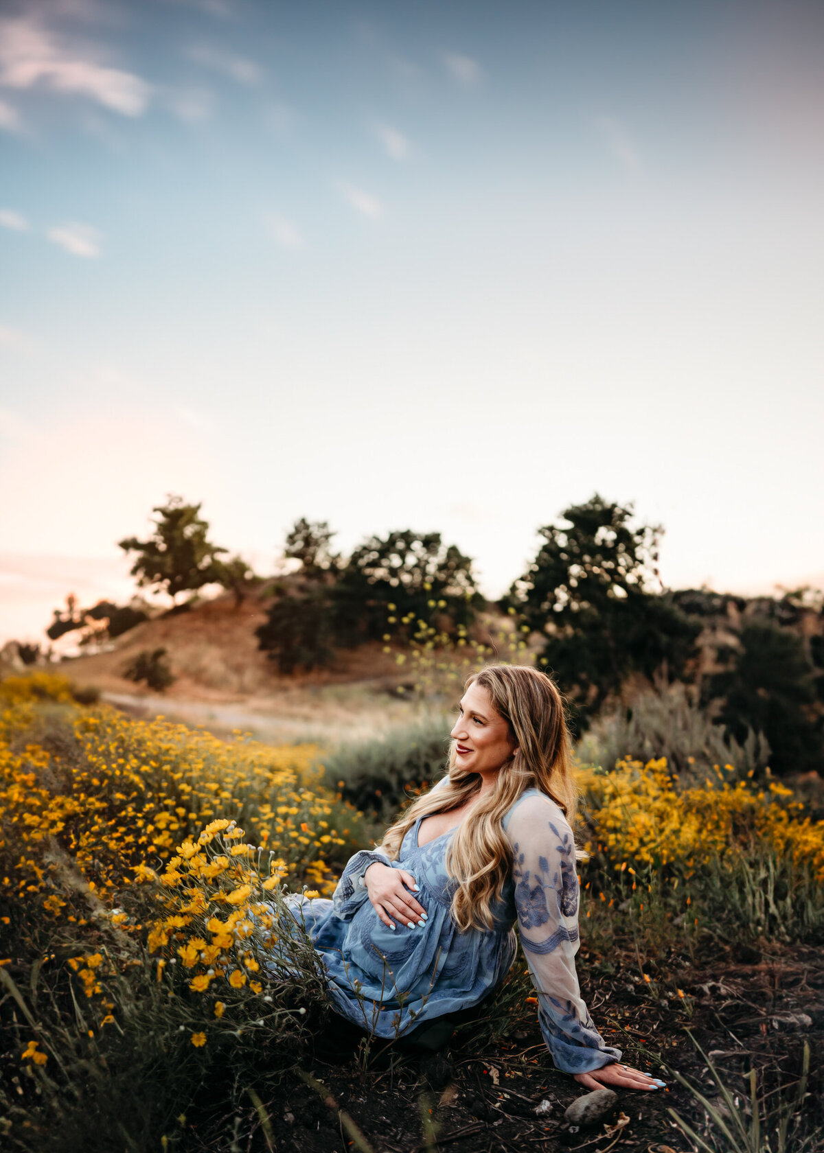 Maternity photos surrounded by Walnut Creek flowers
