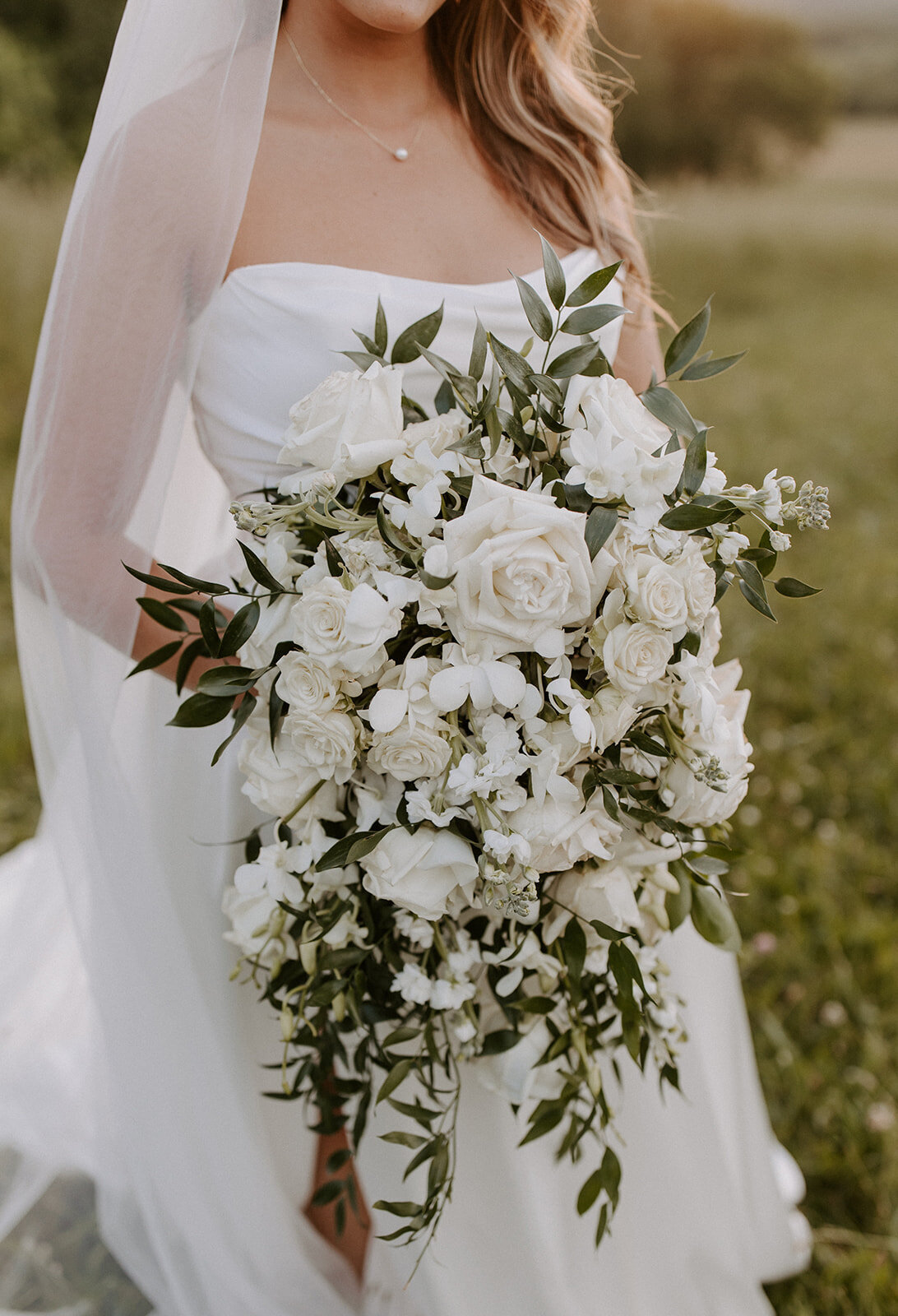 white-cascading-boutquet