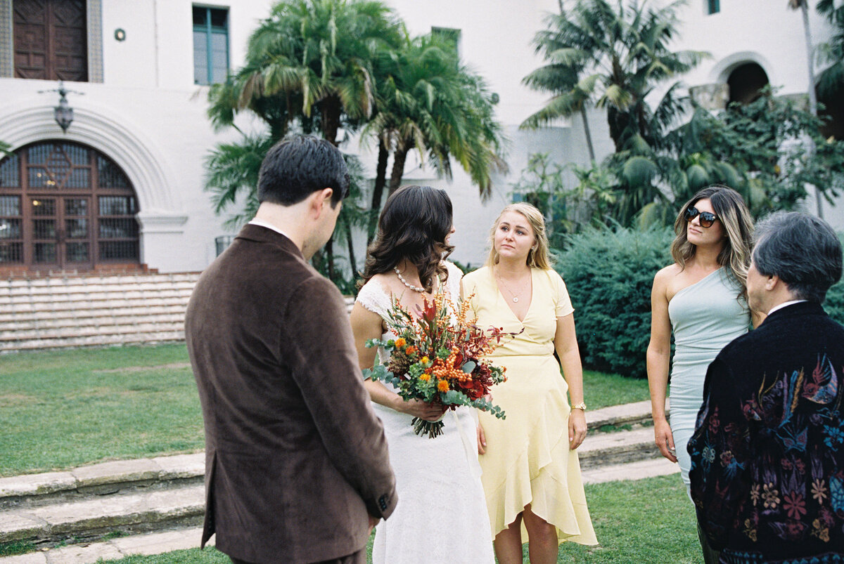 santa-barbara-court-house-intimate-wedding-olive-and-oath-44