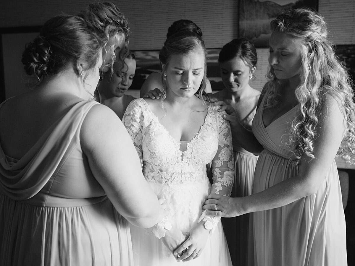 wedding-prayer-bride-bridesmaids