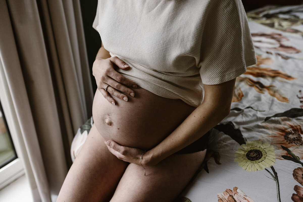 WEB - Amanda, Jesper & Livia Zwangerschapsshoot Lifestyle Homesession | Samantha Bosdijk Photography-57