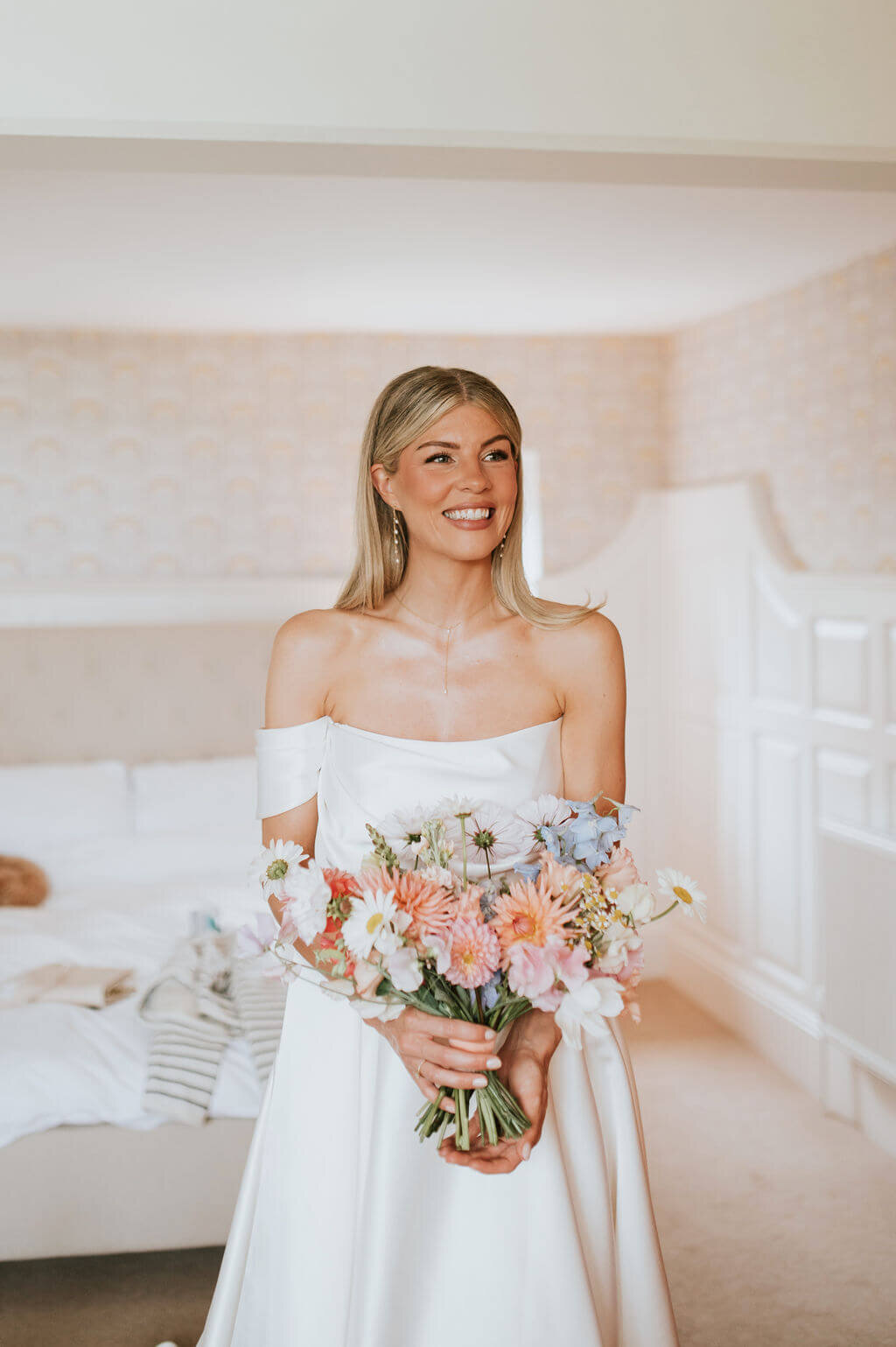 Issy-and-Bella-Floral-Design-Wedding-Florist-Herefordshire-Broadfield-Court-j&N23