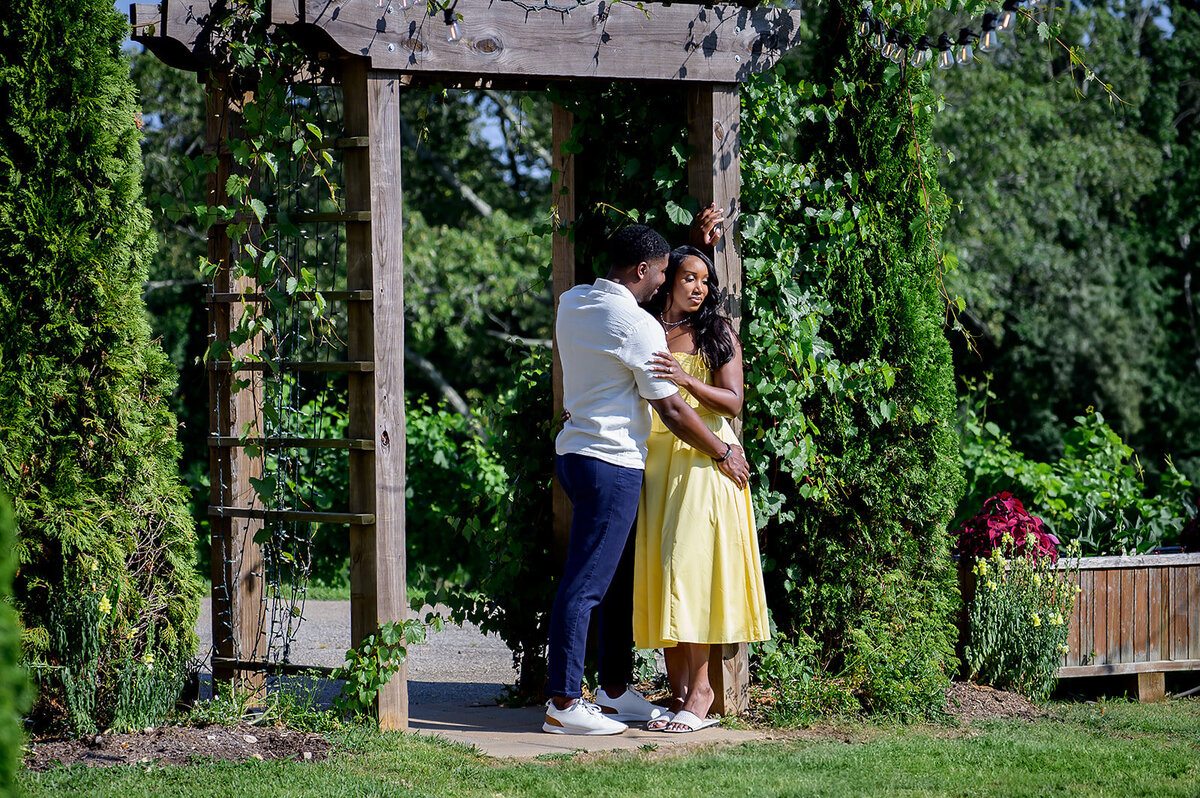 Montaluce-winery-couple-posing-in-the-sunlight