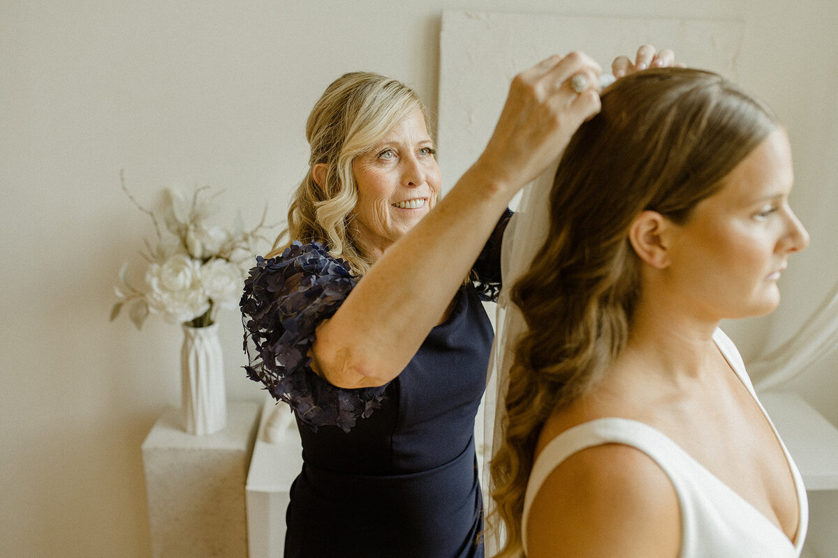 a-toronto1902-wedding-getting-ready-lovt-studio-the-symes-