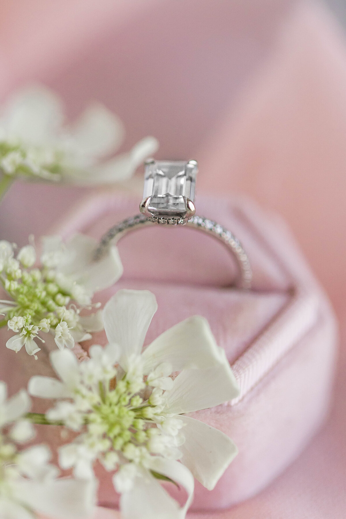 engagement-ring-white-flowers