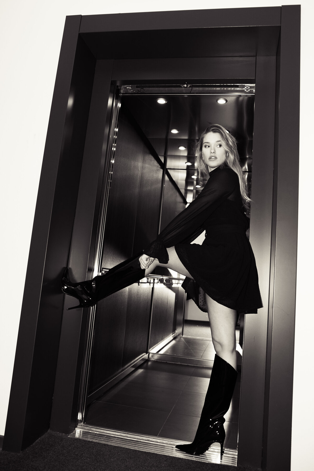 LOW RES Party fashion shoot by night by Vivian Driesen (33 of 44)