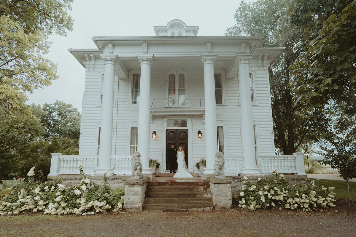 wedding_upstateny_maisonalbion_weddingphotographer_photographer_newyork_albionny_destination_photographer_luxury_wedding_luxurywedding_vintage_wedding_vintagewedding-67